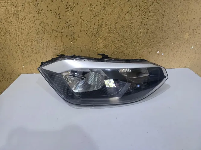 Farol direito Polo Track 2022/2023/2024/2025/2026