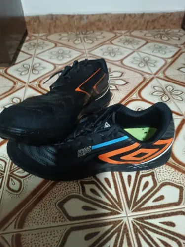Vendo chuteira society Masculina Umbro pro 5 usada 1 vez