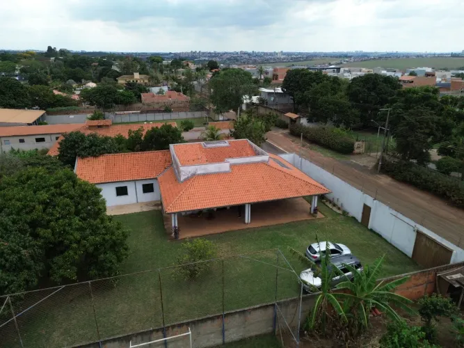 Chácara à venda em Hortolândia-SP, bairro Chácara Recreio Alvorada: 3 quartos, 1 suíte, 3