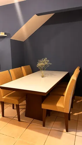 Mesa de Jantar Off White com tampo de vidro branca