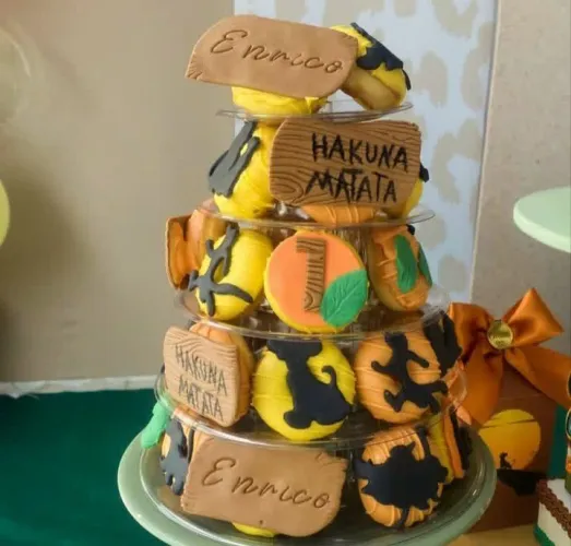 Torre de donuts personalizados
