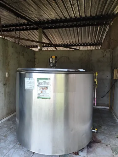 Ordenha e tanque Delaval
