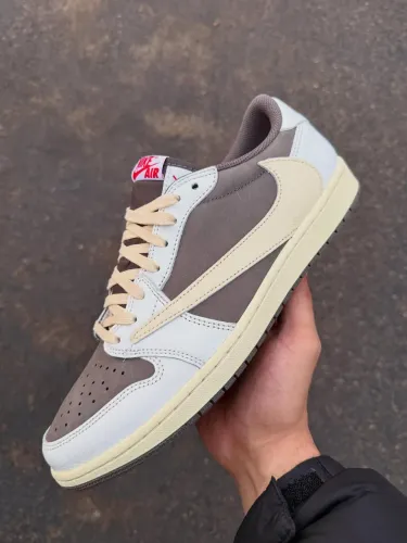 Tênis Jordan Travis Scott reverse mocha TAM 41