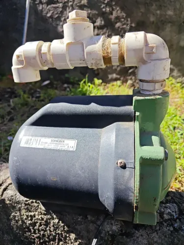 <br>?Bomba de Água Schneider BCR-2000V 1/2 CV 220V - Completa Com Conexões
