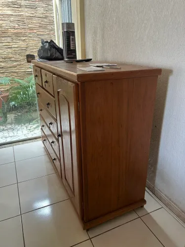 Cômoda de madeira em perfeito estado