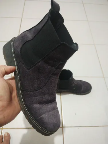 Bota conservada , confortável 