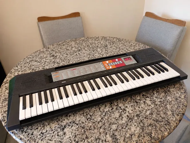 Teclado Yamaha - PSR - F50