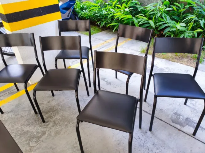 Conjunto de mesa com 6 cadeiras
