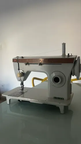 Maquina de costura Singer