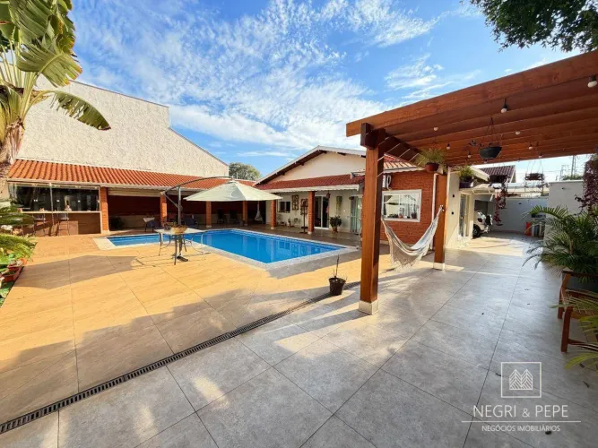 Casa avarandada com 500m2 de terreno no Bairro Nova Piracicaba, 3 quartos (1 suíte), pisci