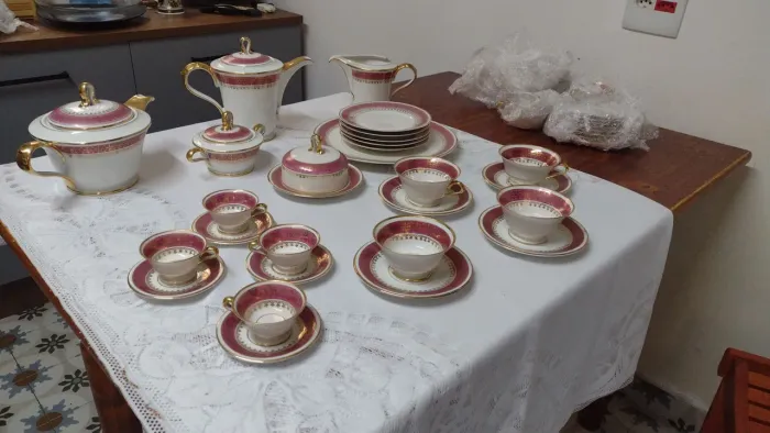 Kit chá de porcelanas com filetes de ouro vintage