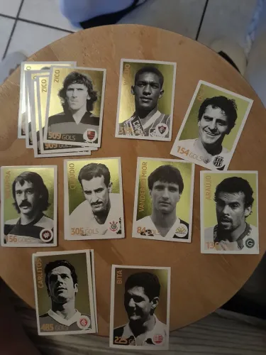 Figurinhas apartir de 20 reais a unidade ou vendo o lote a 120 reais com 9 figurinhas