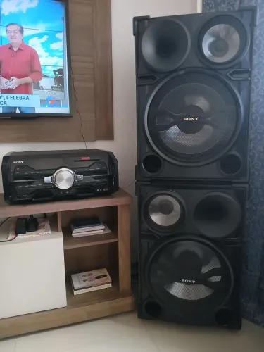 Vende - se um som Sony FST-SH2000 (ele parou de funcionar, só está aceso o botão de ligar)