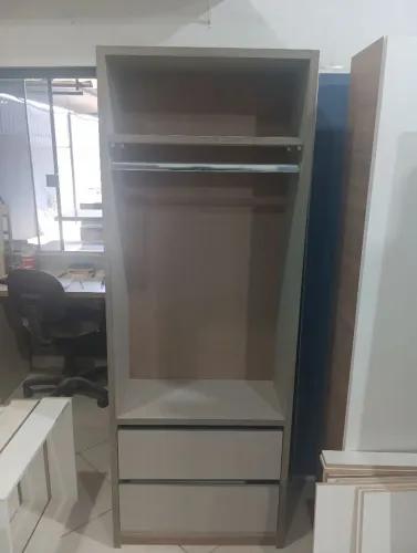 Clooset com gaveta