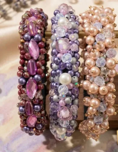 Vendo Tiaras bordadas a mão