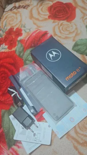 MOTO E13 OFF WHITE  CAIXA E NOTA