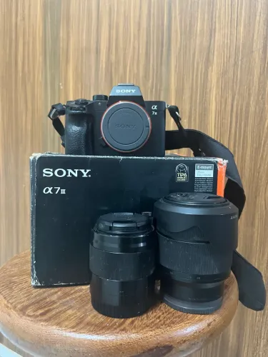 Kit Sony A7 III (A73) Mirrorless + Duas Lentes + Flash Profissional