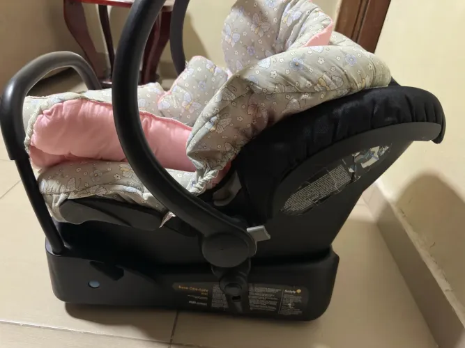 Bebê conforto Safety 1 st + Base para carro