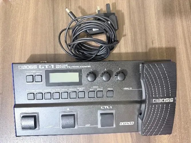 Pedaleira Boss GT-1 - em estado de nova