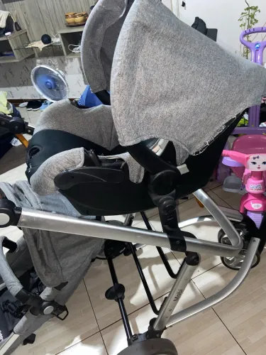 Carrinho de bebê Safety 1st usado