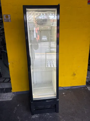 Geladeira expositora slim Metalfrio