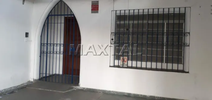 Sobrado à venda em Santana, de 150m². Com 3 dormitórios, 2 vagas de garagem e 4 salas.