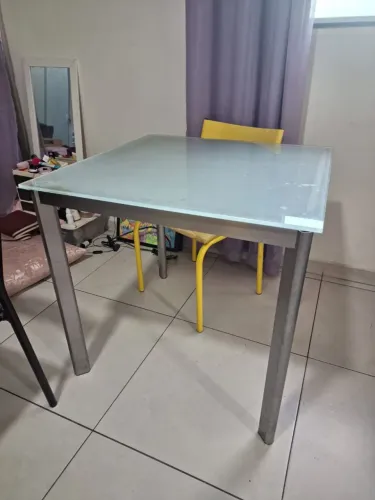 Vendo Mesa Tok Stok + 4 cadeiras