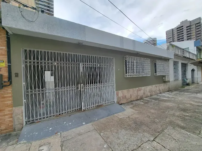 ALUGO EXCELENTE CASA AMPLA EM VILA - TODA REFORMADA, LOCALIZAÇAO PRIVILEGIADA, APROVEITE!