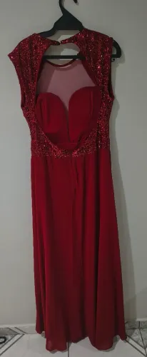 Vendo vestidos festa, plus size, veste 46/48. 