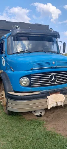 Vendo caminhão boiadeiro Mercedes 1513 ano 1980/1980 toco