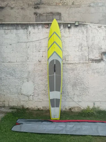 Vendo prancha Race 14 pés de fibra de carbono semi novo 