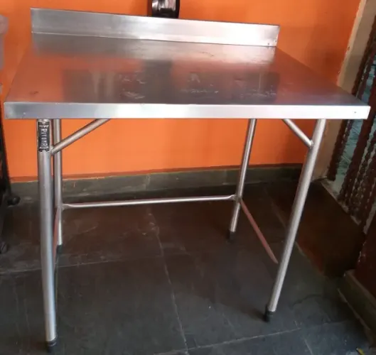 Mesa Balcão de Encosto em Inox C85 X L57 X A86 Industrial
