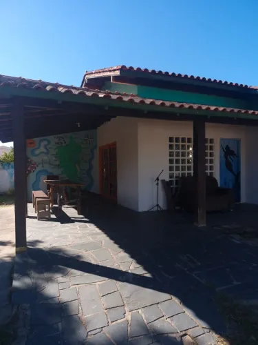 Quartos privativos e compartilhados.