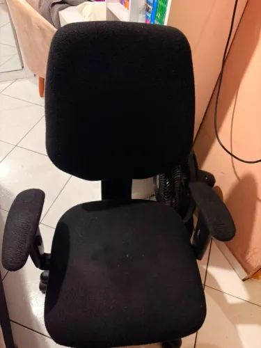Cadeira de Escritório Giratória com Braços - Confortável