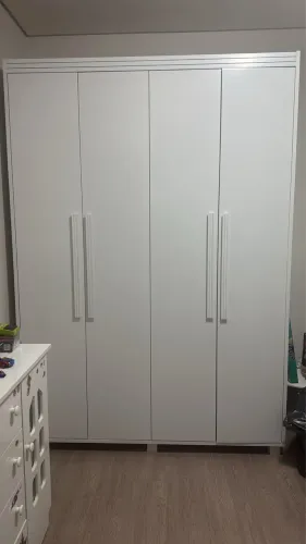 Guarda roupa 4 portas branco pouco uso
