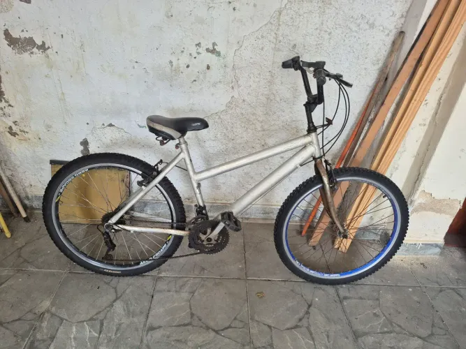 Bicicleta de alumínio
