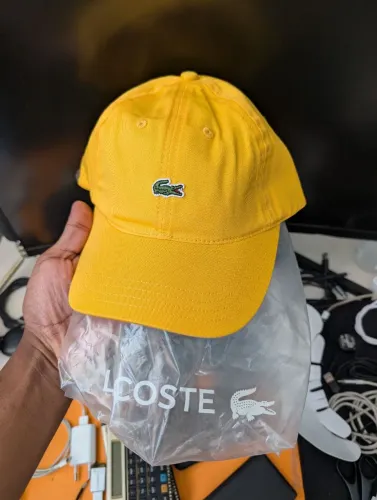 Boné Lacoste original amarelo