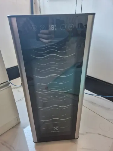 Adega Electrolux 12 garrafas