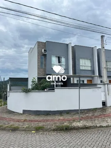 Casa 2 Dormitórios à Venda em Brusque - Limeira Baixa, Frente, com Portão Eletrônico