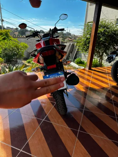 Vendo 160 zerada, painel tá no plástico 