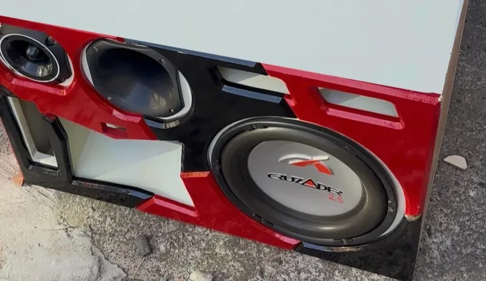 VENDO UMA CAIXA DE SOM AUTOMOTIVO
