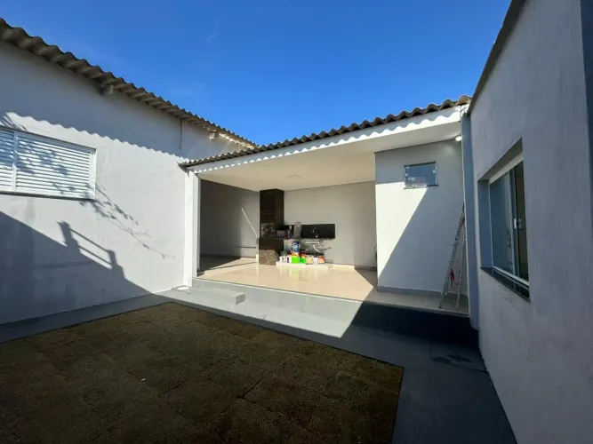 Casa para Venda em Uberlândia, Shopping Park, 3 dormitórios, 1 suíte, 1 banheiro, 2 vagas