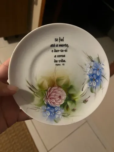 Prato decorativo pronto pra pendurar na parede