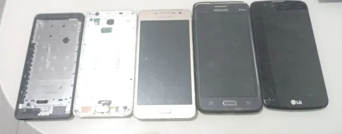 Smartphones para concertar ou retirar peças