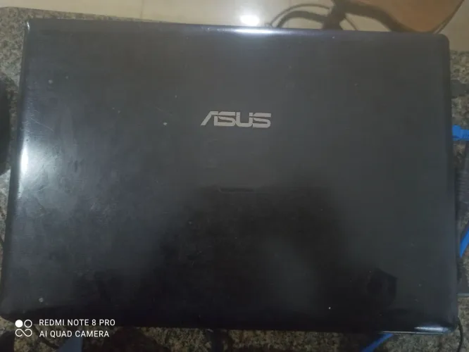 Notebook Asus, usado em bom estado, tudo funcionando, porém só liga direto na tomada.