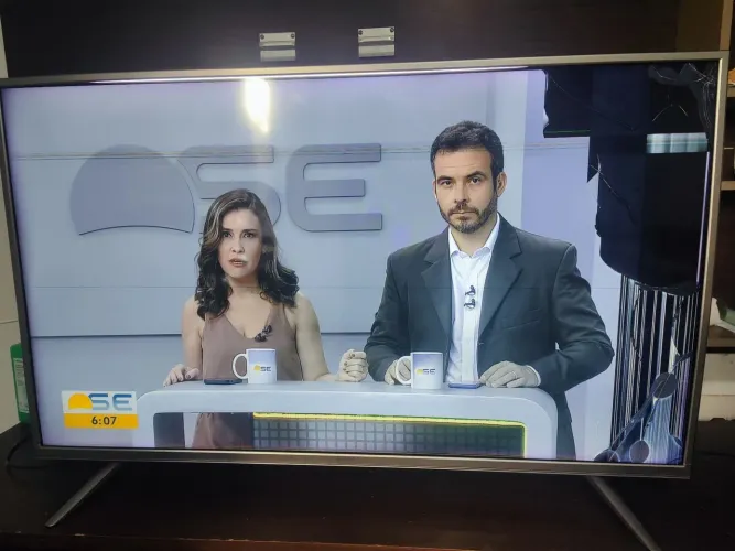 VENDO SMART TV SEMP/TCL 50POL COM TELA *QUEBRADA*