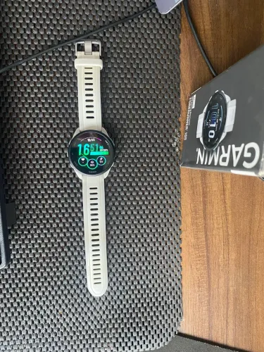 Relógio Garmin Forerunner 165 Branco GPS Amoled 43mm