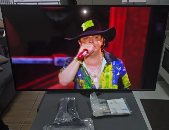 Smart TV Samsung 43 polegadas 4K Crystal UHD em estado impecável, praticamente nova!