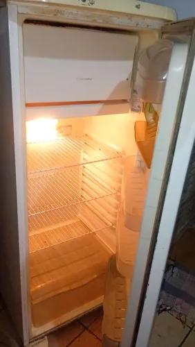 Geladeira Eletrolux 320 litros funcionando tudo garantia e entrego na casa do cliente