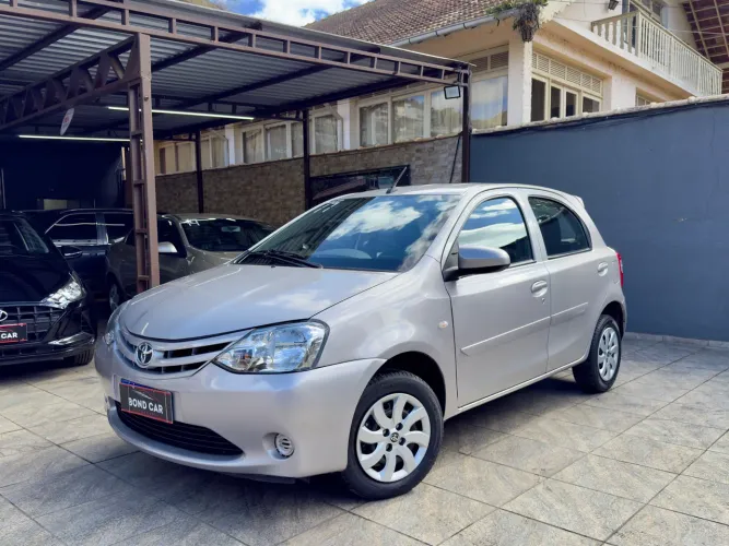 Toyota Etios X 1.3 Flex 16V 5P Mec. 2017